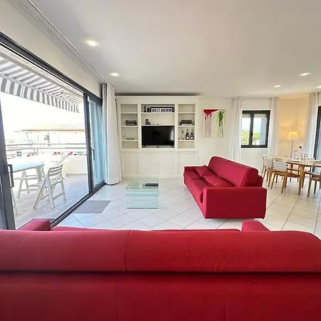 Luxury Pentohuse Near The Διαμέρισμα *