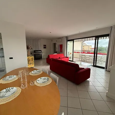 Διαμέρισμα Luxury Pentohuse Near The Marina di Pietrasanta